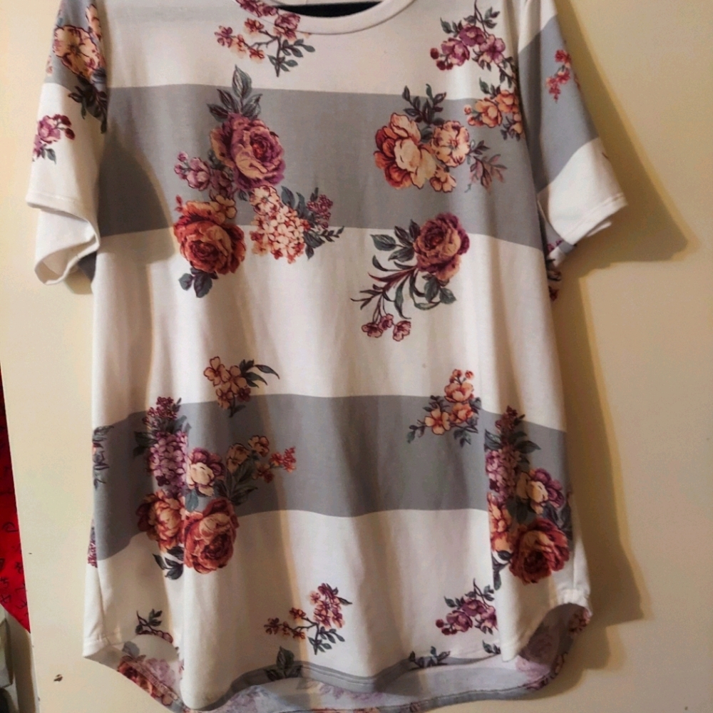 Plus size floral top